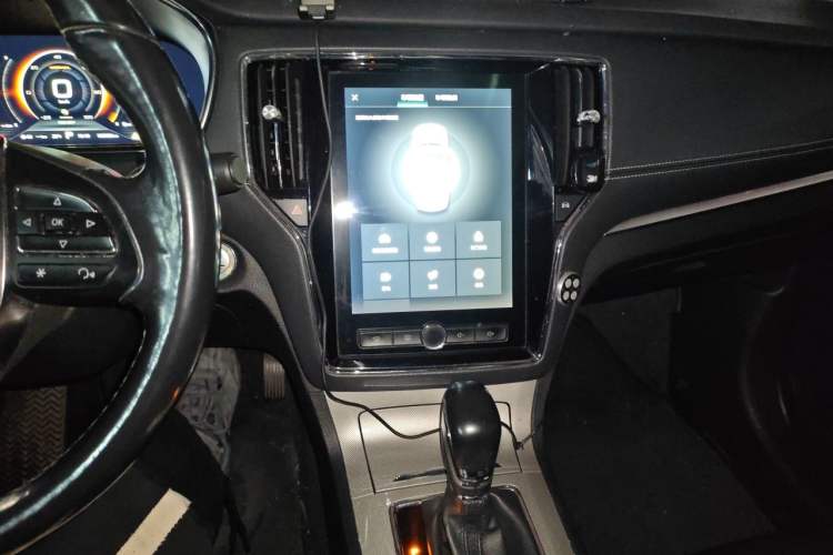 Used Roewe RX5 New Energy 2017 eRX5 50T Hybrid Connected Prestige Flagship Edition Audio And AC Panel