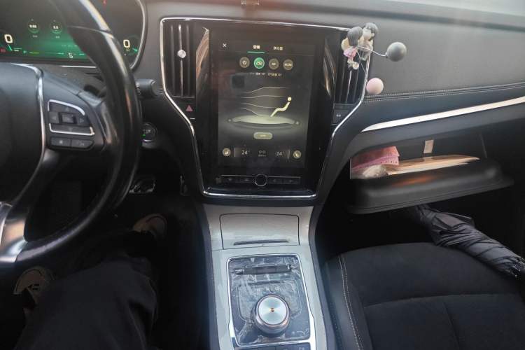 Used Roewe RX5 New Energy 2017 ERX5 EV400 Electric Internet Supreme Edition Audio And AC Panel