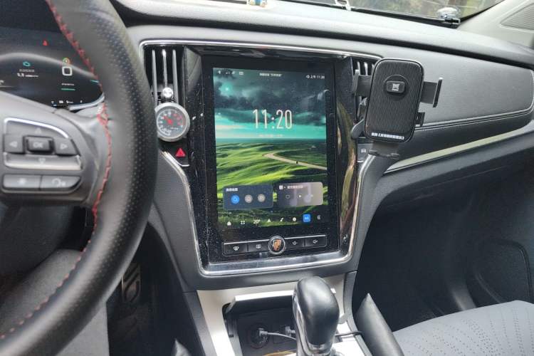 Used Roewe RX5 New Energy 2017 eRX5 50T Hybrid Connected Prestige Flagship Edition Audio And AC Panel