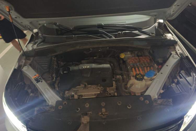 Used Roewe RX5 New Energy 2017 eRX5 50T Hybrid Connected Prestige Flagship Edition Engine Bay