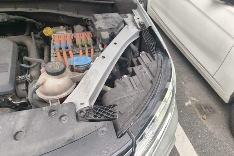 Used Roewe RX5 New Energy 2017 eRX5 50T Hybrid Connected Prestige Flagship Edition Engine Bay Left