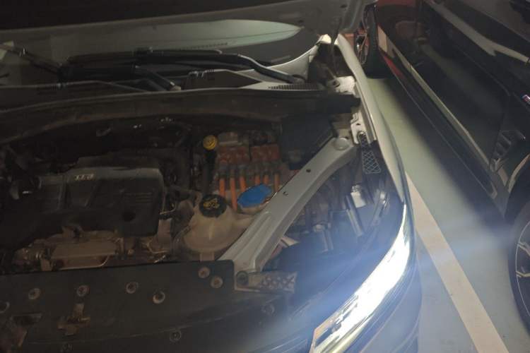 Used Roewe RX5 New Energy 2017 eRX5 50T Hybrid Connected Prestige Flagship Edition Engine Bay Left