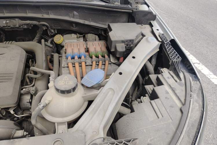 Used Roewe RX5 New Energy 2017 eRX5 50T Hybrid Connected Prestige Flagship Edition Engine Bay Left