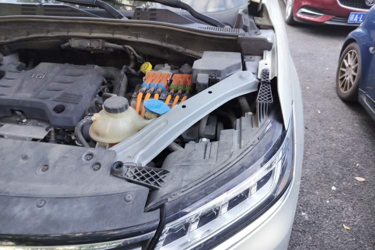 Used Roewe RX5 New Energy 2017 eRX5 50T Hybrid Connected Prestige Flagship Edition Engine Bay Left