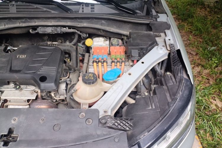 Used Roewe RX5 New Energy 2017 eRX5 50T Hybrid Connected Prestige Flagship Edition Engine Bay Left