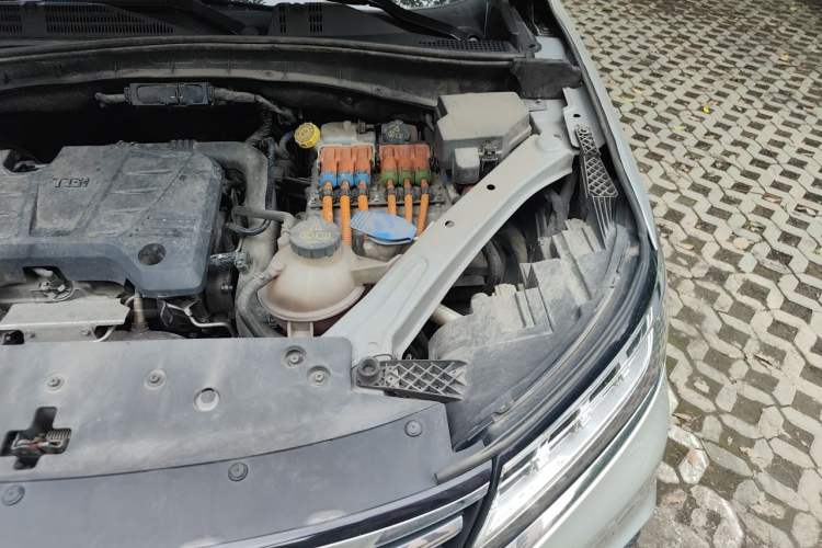 Used Roewe RX5 New Energy 2017 eRX5 50T Hybrid Connected Prestige Flagship Edition Engine Bay Left