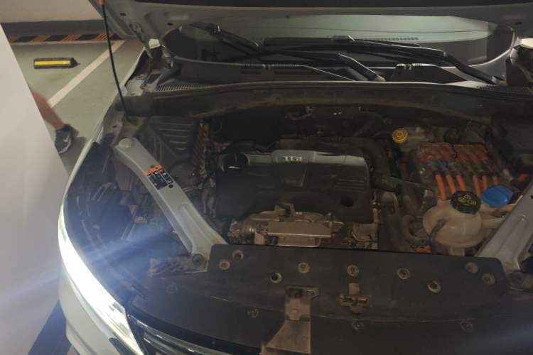Used Roewe RX5 New Energy 2017 eRX5 50T Hybrid Connected Prestige Flagship Edition Engine Bay Right