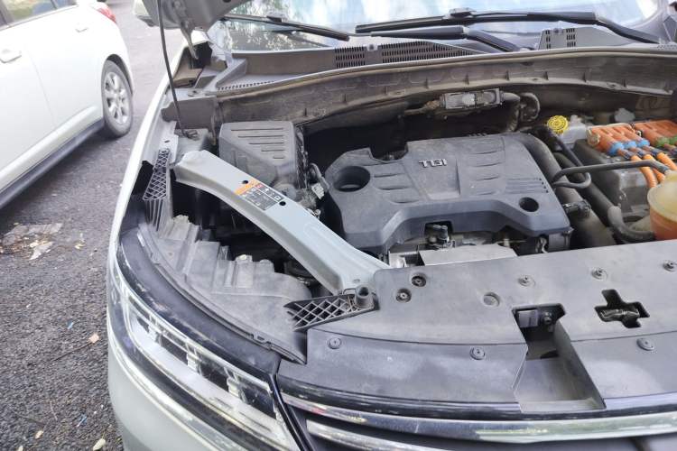 Used Roewe RX5 New Energy 2017 eRX5 50T Hybrid Connected Prestige Flagship Edition Engine Bay Right