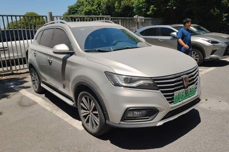 Used Roewe RX5 New Energy 2017 eRX5 50T Hybrid Connected Prestige Flagship Edition Front Right 45 Deg
