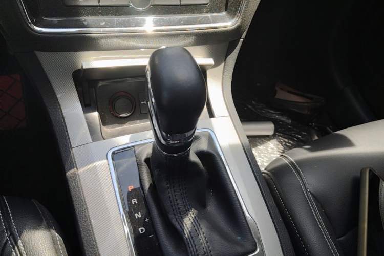 Used Roewe RX5 New Energy 2017 eRX5 50T Hybrid Connected Prestige Flagship Edition Gear Lever
