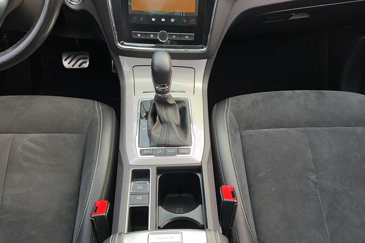 Used Roewe RX5 New Energy 2017 eRX5 50T Hybrid Connected Prestige Flagship Edition Gear Lever