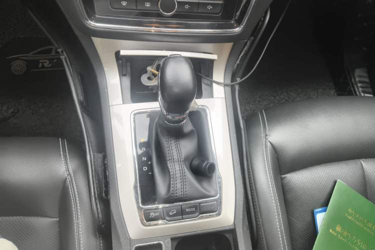 Used Roewe RX5 New Energy 2017 eRX5 50T Hybrid Connected Prestige Flagship Edition Gear Lever