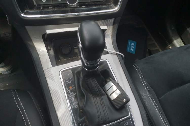 Used Roewe RX5 New Energy 2017 eRX5 50T Hybrid Connected Prestige Flagship Edition Gear Lever