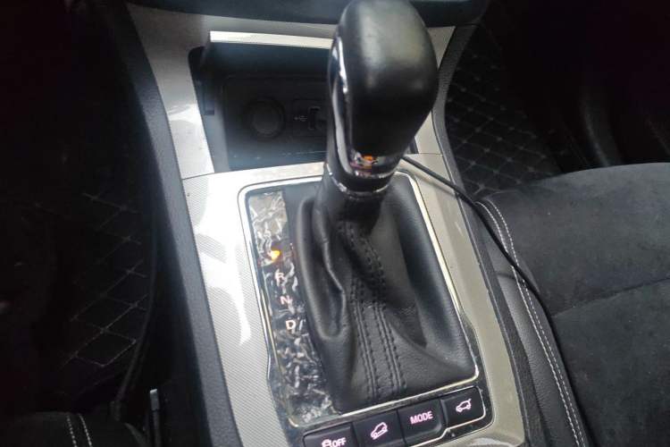 Used Roewe RX5 New Energy 2017 eRX5 50T Hybrid Connected Prestige Flagship Edition Gear Lever