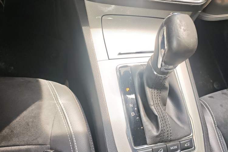 Used Roewe RX5 New Energy 2017 eRX5 50T Hybrid Connected Prestige Flagship Edition Gear Lever