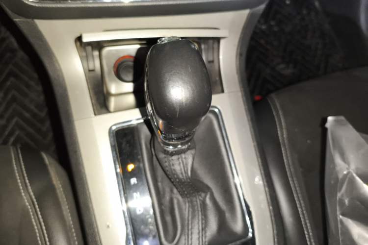 Used Roewe RX5 New Energy 2017 eRX5 50T Hybrid Connected Prestige Flagship Edition Gear Lever