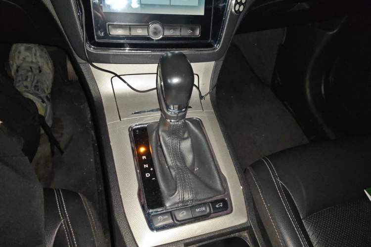 Used Roewe RX5 New Energy 2017 eRX5 50T Hybrid Connected Prestige Flagship Edition Gear Lever