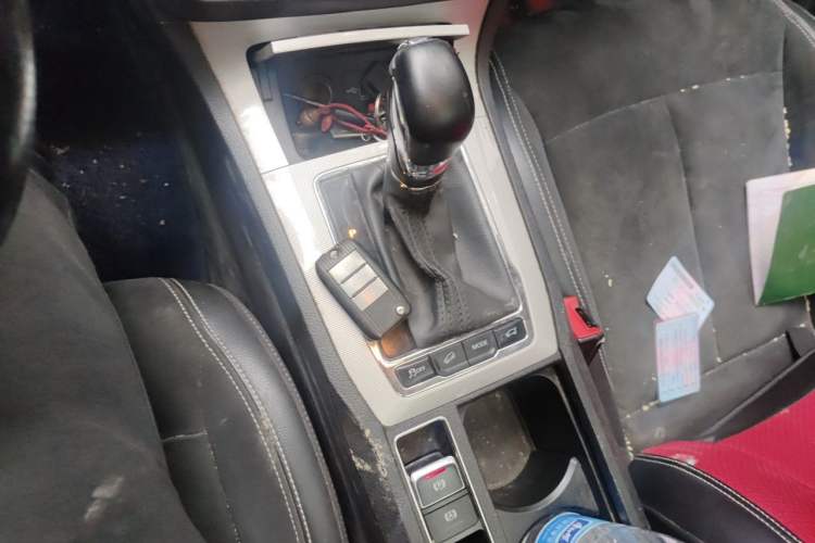 Used Roewe RX5 New Energy 2017 eRX5 50T Hybrid Connected Prestige Flagship Edition Gear Lever