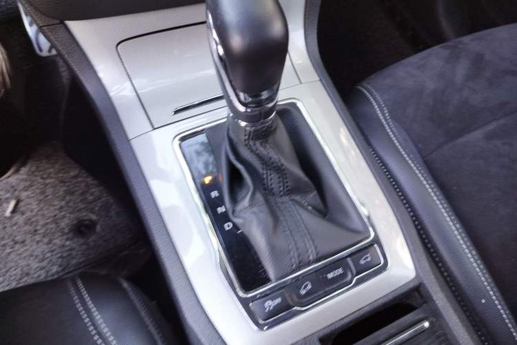 Used Roewe RX5 New Energy 2017 eRX5 50T Hybrid Connected Prestige Flagship Edition Gear Lever