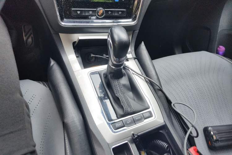 Used Roewe RX5 New Energy 2017 eRX5 50T Hybrid Connected Prestige Flagship Edition Gear Lever