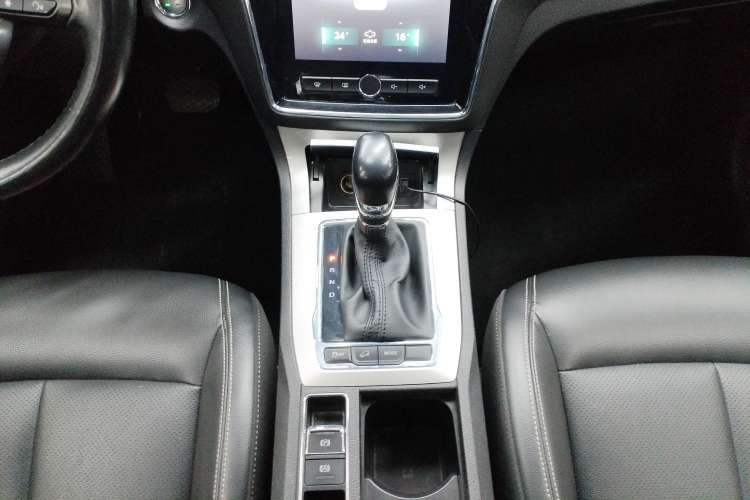 Used Roewe RX5 New Energy 2017 eRX5 50T Hybrid Connected Prestige Flagship Edition Gear Lever