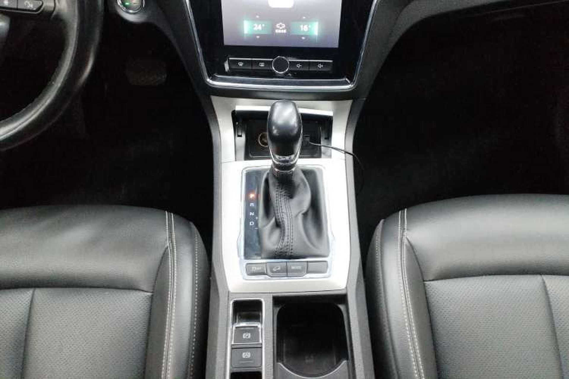 Used Roewe RX5 New Energy 2017 eRX5 50T Hybrid Connected Prestige Flagship Edition Gear Lever