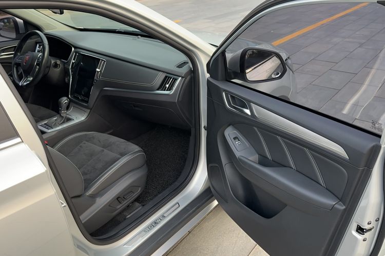 Used Roewe RX5 New Energy 2017 eRX5 50T Hybrid Connected Prestige Flagship Edition Interior 1