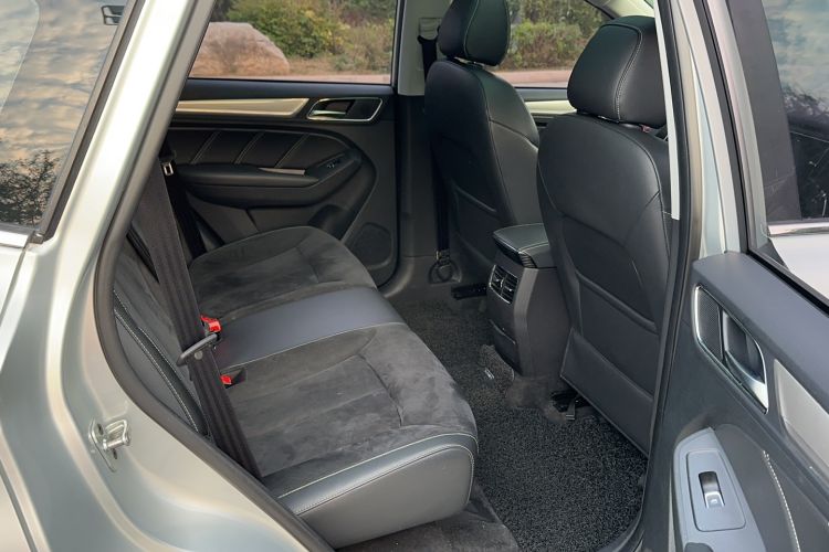 Used Roewe RX5 New Energy 2017 eRX5 50T Hybrid Connected Prestige Flagship Edition Interior 2