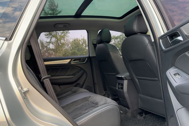 Used Roewe RX5 New Energy 2017 eRX5 50T Hybrid Connected Prestige Flagship Edition Interior 3