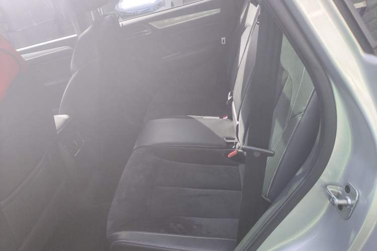 Used Roewe RX5 New Energy 2017 eRX5 50T Hybrid Connected Prestige Flagship Edition Interior 4