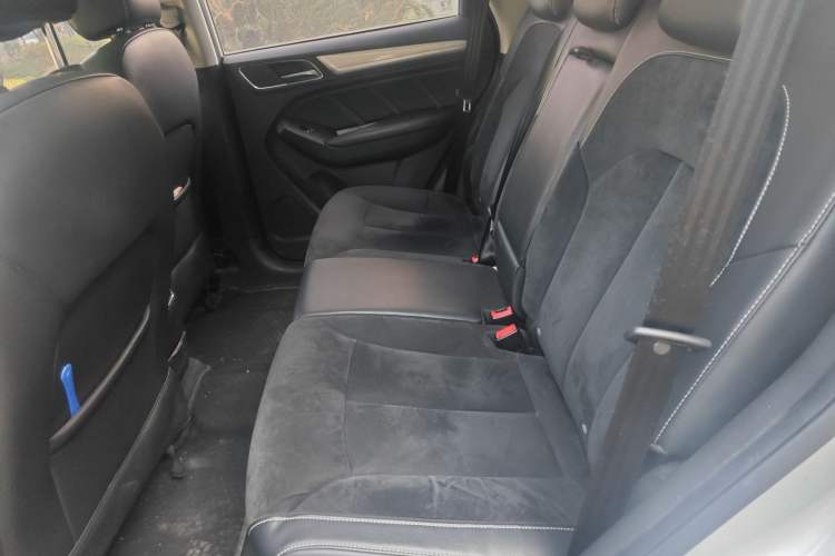 Used Roewe RX5 New Energy 2017 ERX5 EV400 Electric Internet Supreme Edition Interior 4