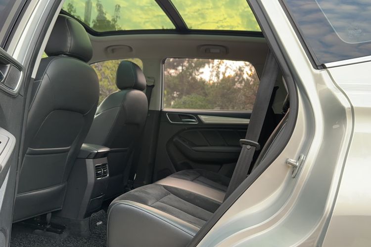 Used Roewe RX5 New Energy 2017 eRX5 50T Hybrid Connected Prestige Flagship Edition Interior 5