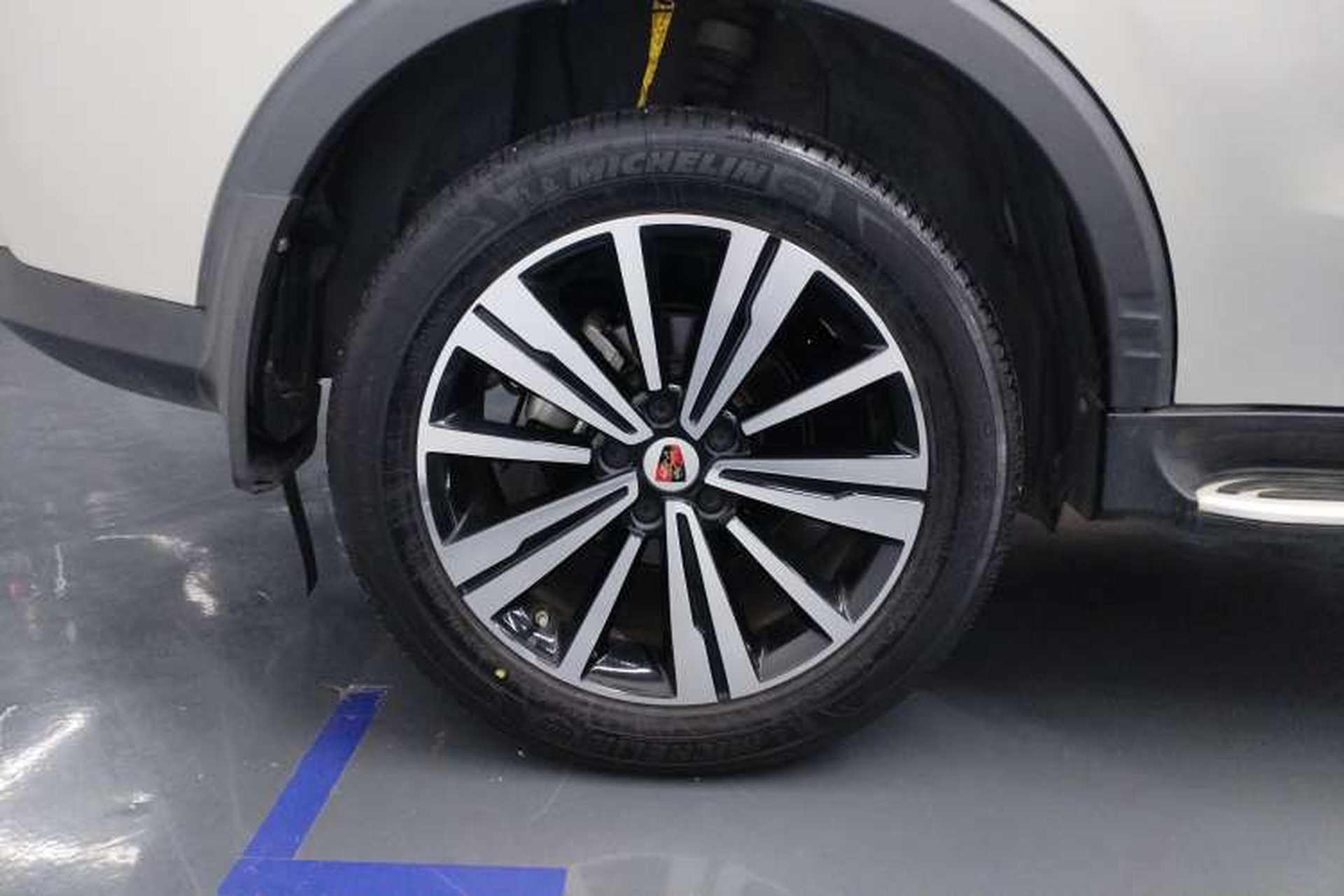 Used Roewe RX5 New Energy 2017 eRX5 50T Hybrid Connected Prestige Flagship Edition Left Front Wheel Hub