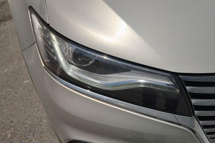 Used Roewe RX5 New Energy 2017 eRX5 50T Hybrid Connected Prestige Flagship Edition Right Front Headlight