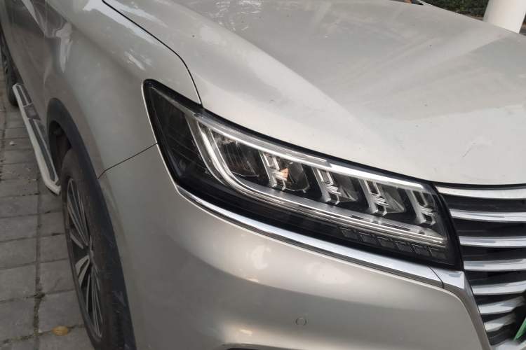 Used Roewe RX5 New Energy 2017 eRX5 50T Hybrid Connected Prestige Flagship Edition Right Front Headlight