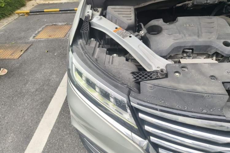 Used Roewe RX5 New Energy 2017 eRX5 50T Hybrid Connected Prestige Flagship Edition Right Front Headlight