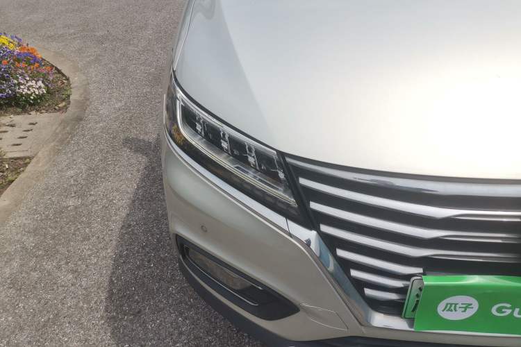 Used Roewe RX5 New Energy 2017 eRX5 50T Hybrid Connected Prestige Flagship Edition Right Front Headlight