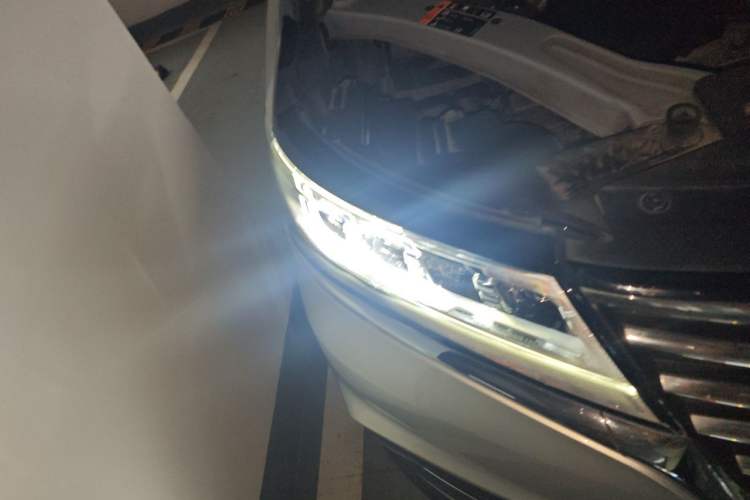 Used Roewe RX5 New Energy 2017 eRX5 50T Hybrid Connected Prestige Flagship Edition Right Front Headlight