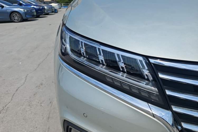 Used Roewe RX5 New Energy 2017 eRX5 50T Hybrid Connected Prestige Flagship Edition Right Front Headlight