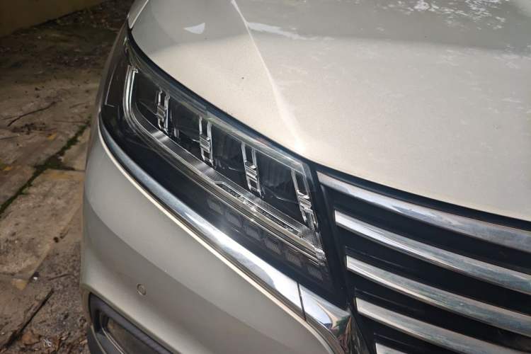 Used Roewe RX5 New Energy 2017 eRX5 50T Hybrid Connected Prestige Flagship Edition Right Front Headlight