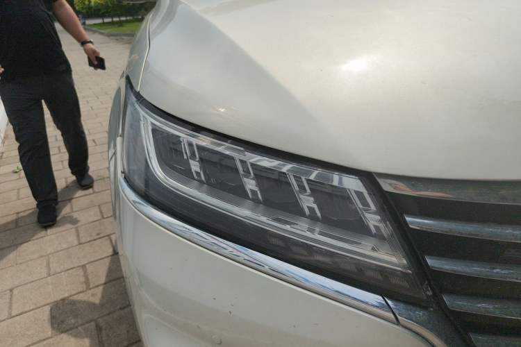 Used Roewe RX5 New Energy 2017 ERX5 EV400 Electric Internet Supreme Edition Right Front Headlight
