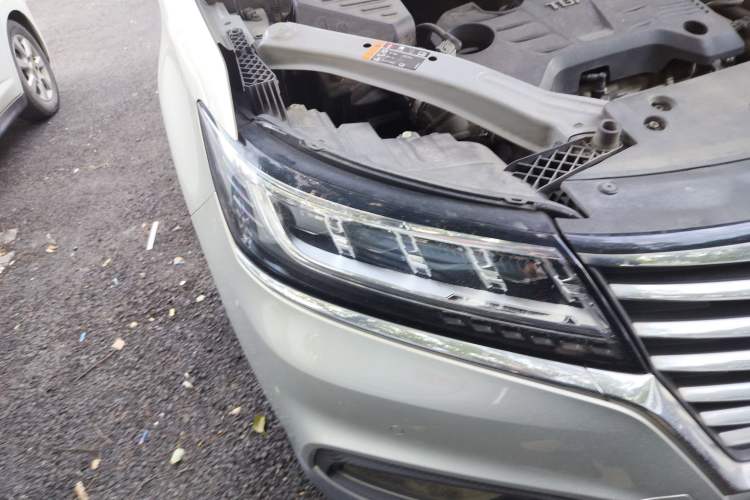 Used Roewe RX5 New Energy 2017 eRX5 50T Hybrid Connected Prestige Flagship Edition Right Front Headlight