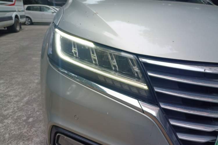 Used Roewe RX5 New Energy 2017 eRX5 50T Hybrid Connected Prestige Flagship Edition Right Front Headlight