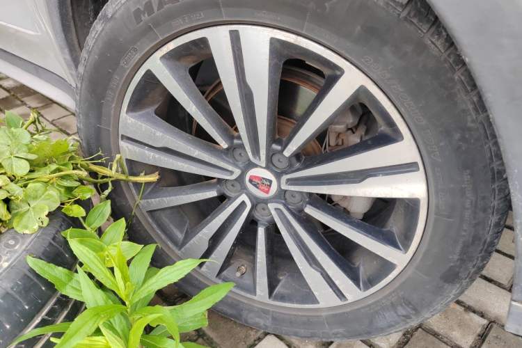 Used Roewe RX5 New Energy 2017 eRX5 50T Hybrid Connected Prestige Flagship Edition Right Front Wheel Hub