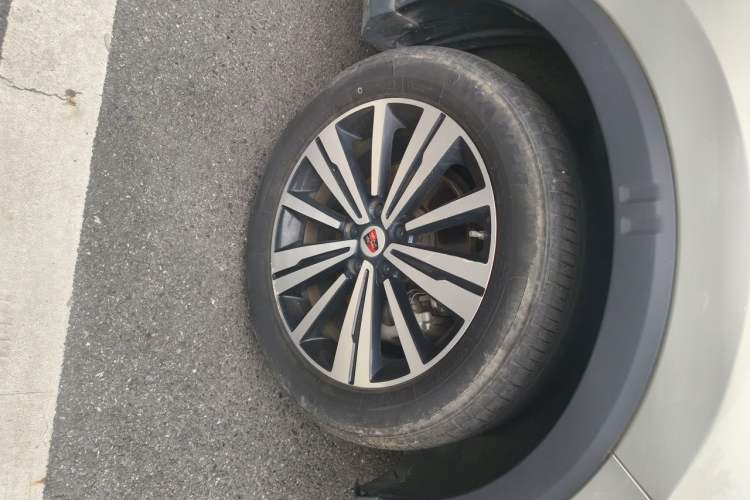 Used Roewe RX5 New Energy 2017 eRX5 50T Hybrid Connected Prestige Flagship Edition Right Front Wheel Hub
