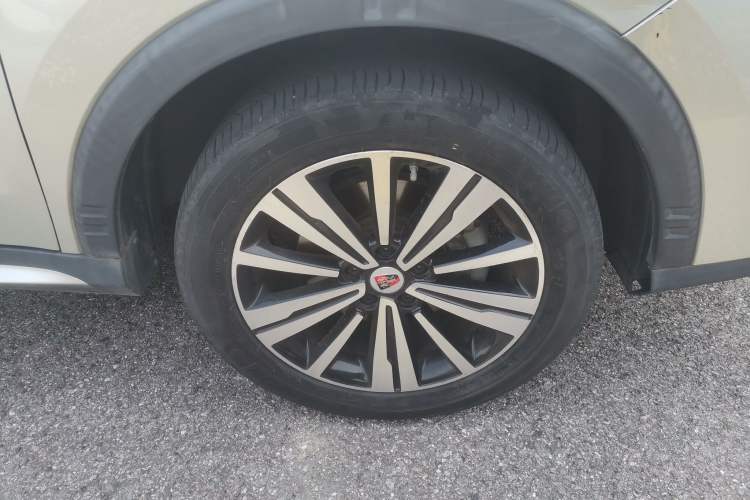 Used Roewe RX5 New Energy 2017 eRX5 50T Hybrid Connected Prestige Flagship Edition Right Front Wheel Hub