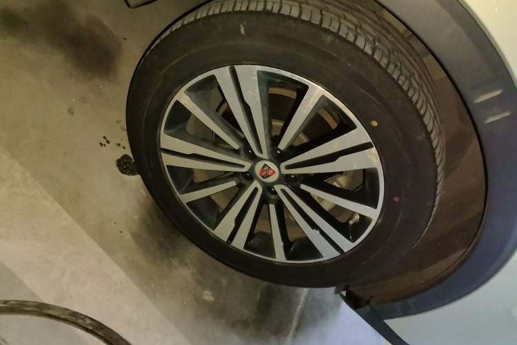 Used Roewe RX5 New Energy 2017 eRX5 50T Hybrid Connected Prestige Flagship Edition Right Front Wheel Hub
