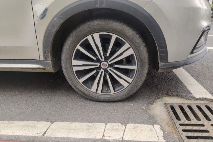Used Roewe RX5 New Energy 2017 eRX5 50T Hybrid Connected Prestige Flagship Edition Right Front Wheel Hub