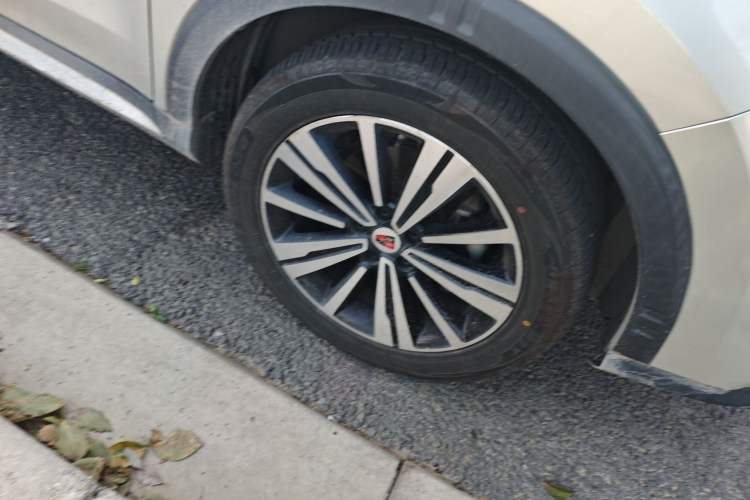 Used Roewe RX5 New Energy 2017 eRX5 50T Hybrid Connected Prestige Flagship Edition Right Front Wheel Hub