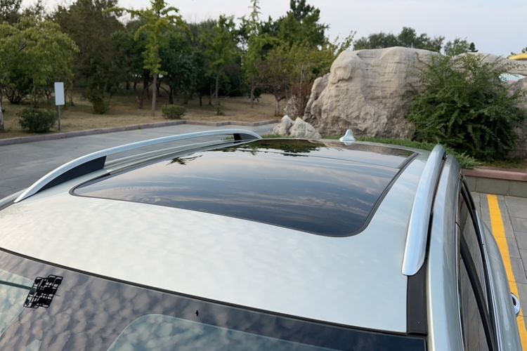 Used Roewe RX5 New Energy 2017 eRX5 50T Hybrid Connected Prestige Flagship Edition Roof
